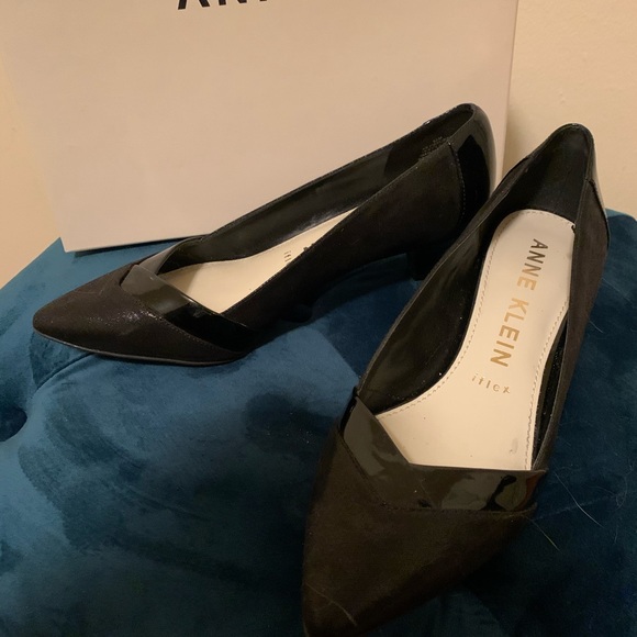 Anne Klein Shoes - Anne Klein black pointy toe kitten heels Anne Klein Shoes - Anne Klein black pointy toe kitten heels